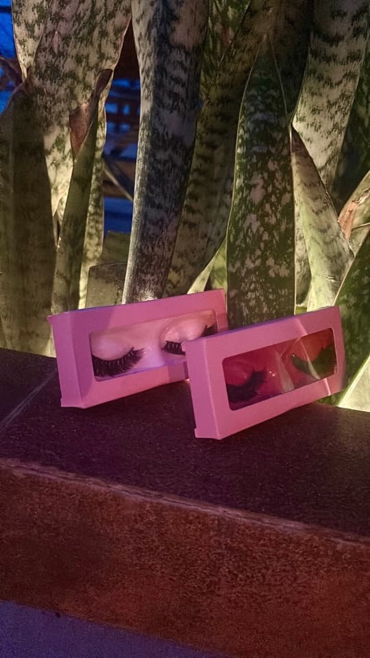 CharmeUp lash boxes in lush tropical setting